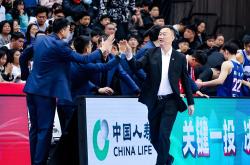 开云体育app-包含球队备战风波不断，主帅战术再添变数的词条