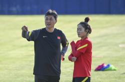 开云体育中国-包含国内足球比赛再掀高潮，球员斗志昂扬备战的词条