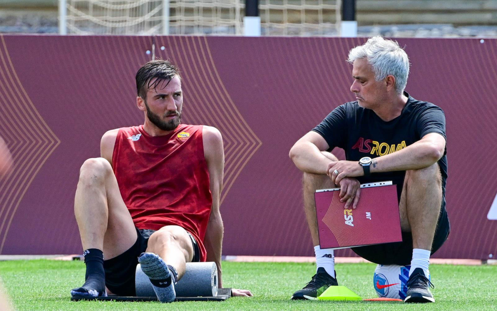 罗马前锋受伤下场,球队攻击火力大减 罗马前锋受伤下场,球队攻击火力大减