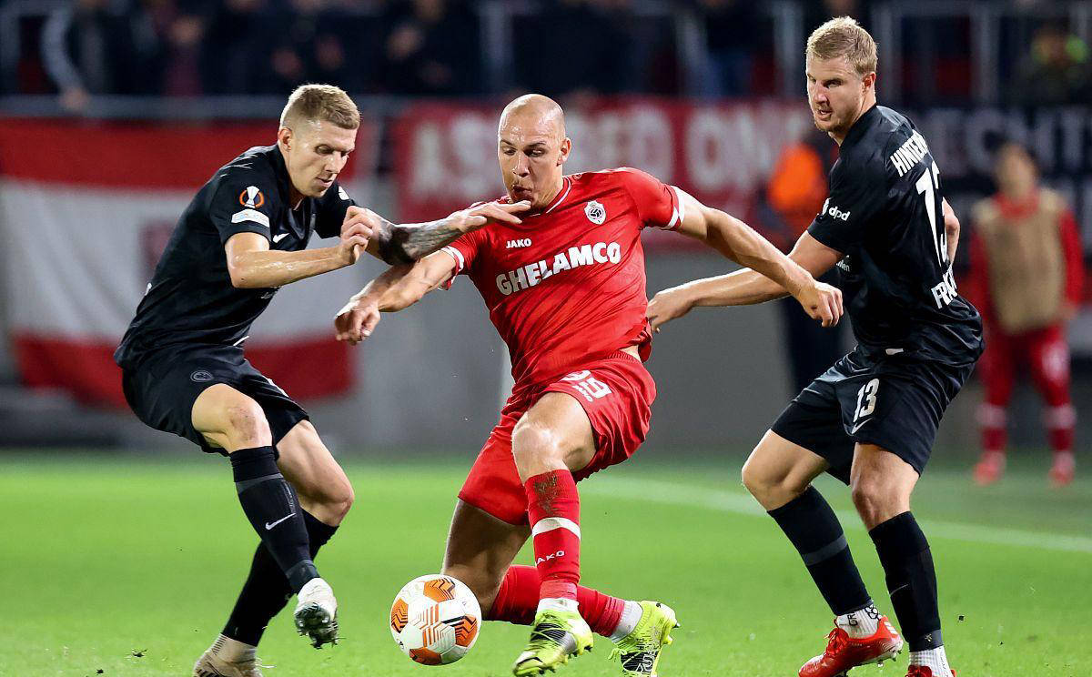 关于法兰克福在主场战胜沃尔夫斯堡，继续追赶欧战资格的信息