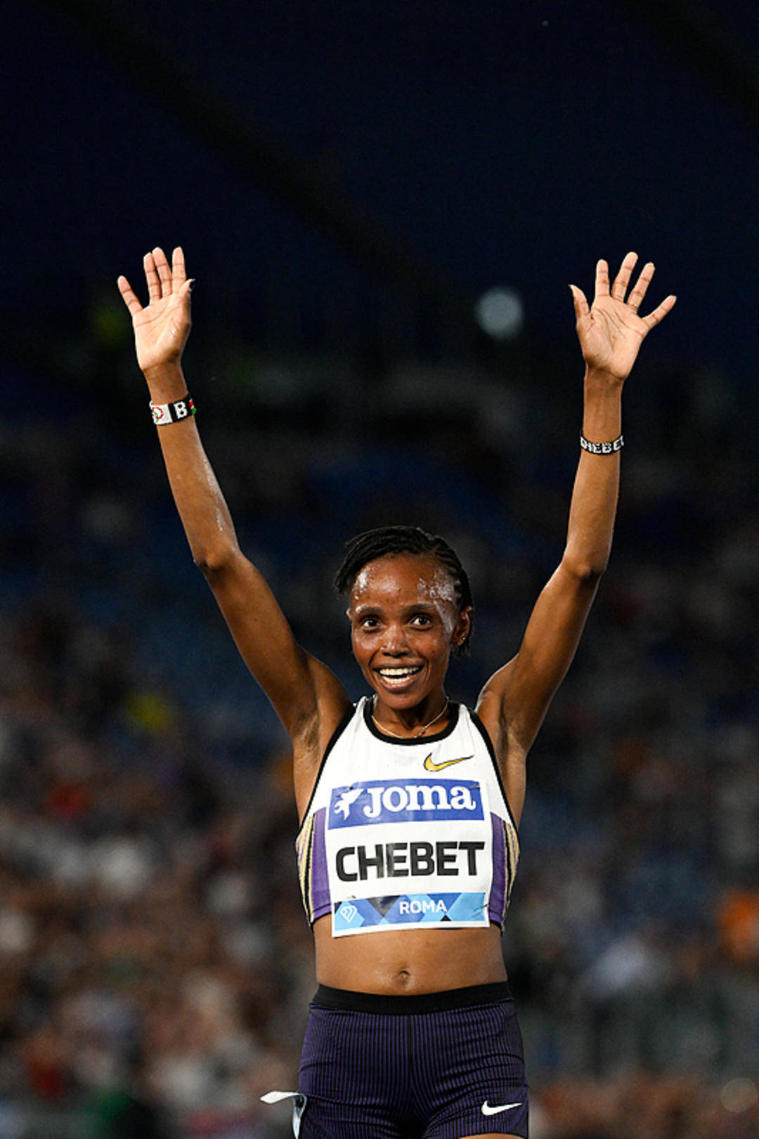 包含墨西哥举重运动员突破个人极限的词条